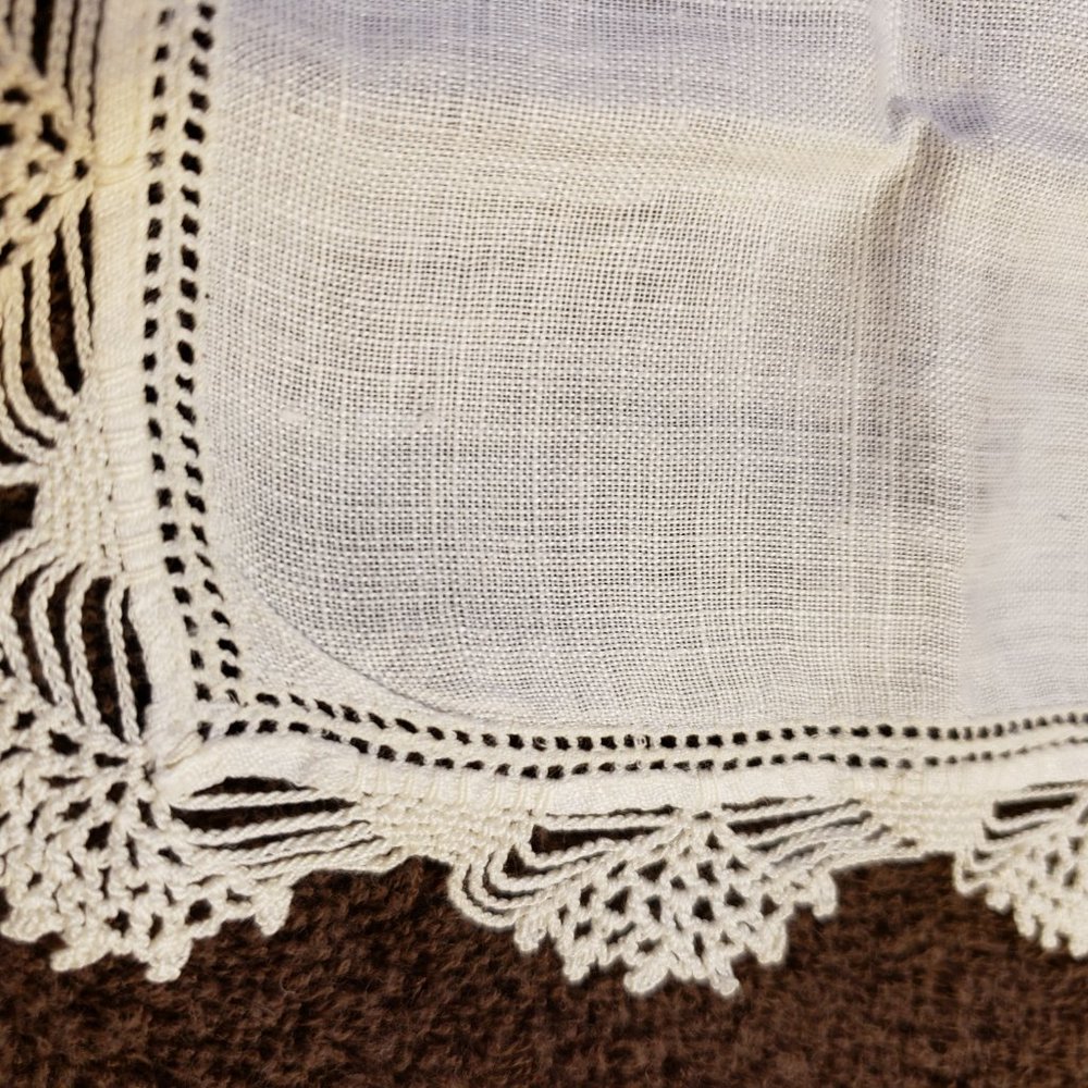 Vintage Women's Lace Edge Handkerchief Hankie Cotton Linen Blend - Picture 4 of 5